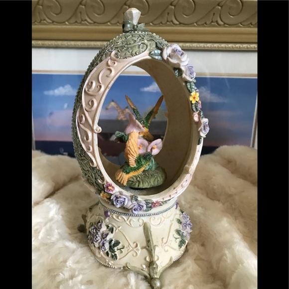 Rare Vintage 1980’s Hummingbird Musical Moving Egg - Picture 6 of 8